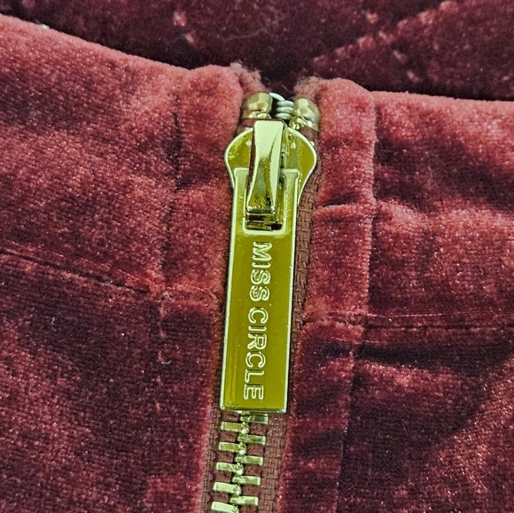 Miss Circle New York Lulia Wine Flare Sleeve Quilted Red Velvet Dress Sz Large - Picture 8 of 11